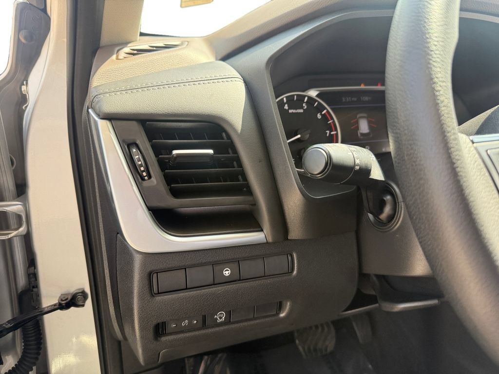 Used 2023 Nissan Rogue SV AWD/4WD image 13