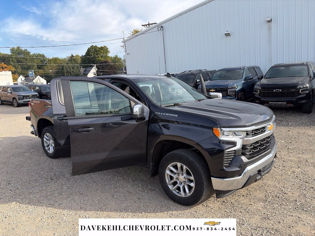 Used 2022 Chevrolet Silverado 1500 LT AWD/4WD image 32