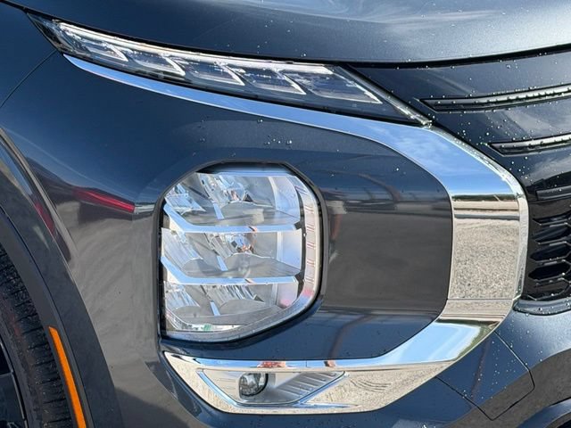 New 2026 Mitsubishi Outlander LE FWD image 9