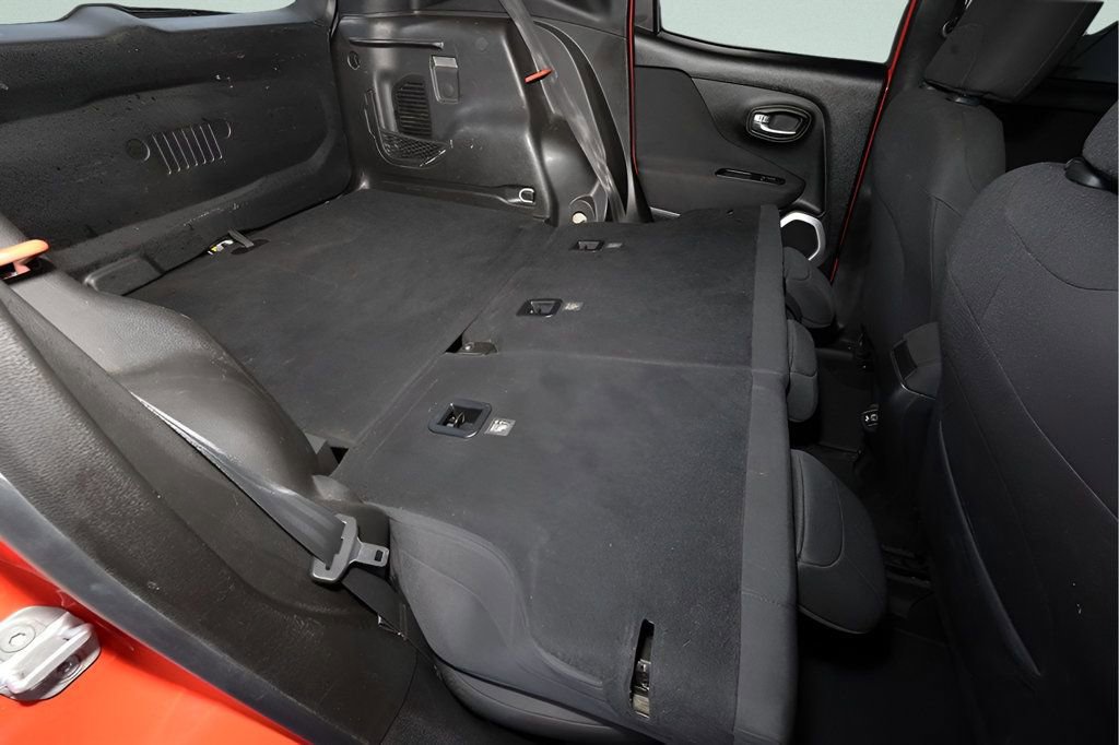 Used 2018 Jeep Renegade Latitude FWD image 15