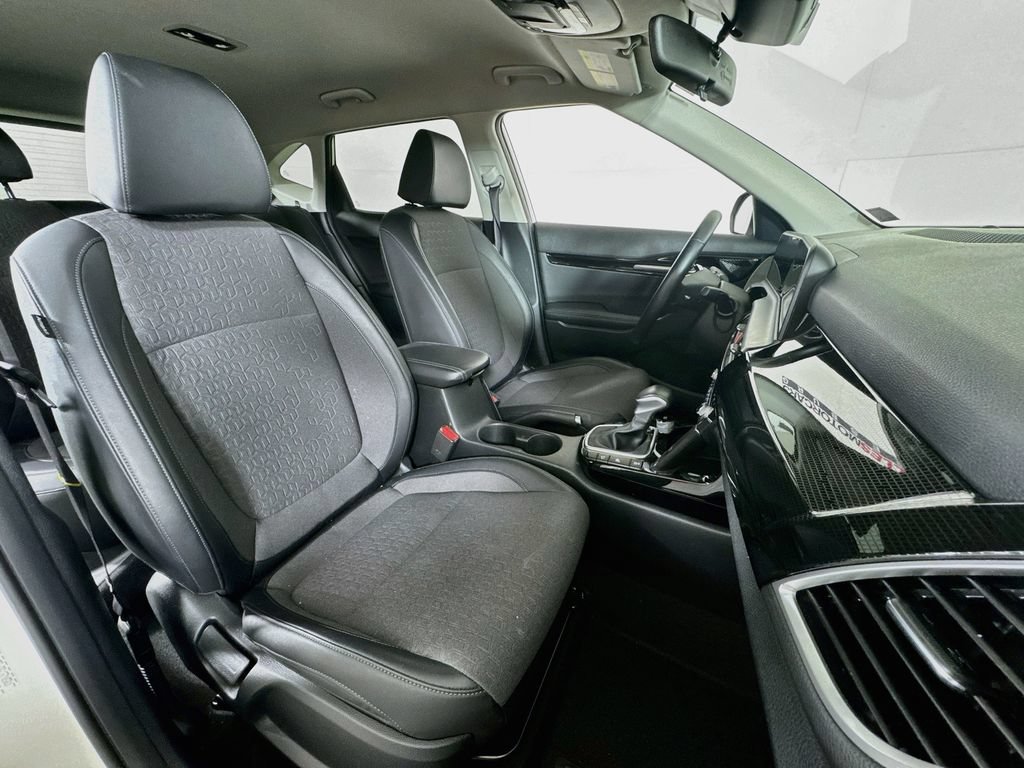 Used 2025 Kia Seltos S AWD/4WD image 28