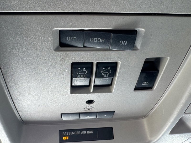 Used 2018 Chevrolet Silverado 1500 High Country image 16