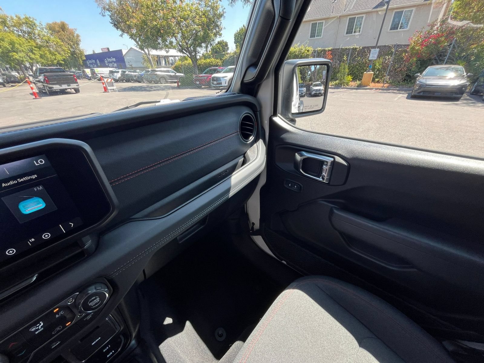 Used 2025 Jeep Wrangler Unlimited Rubicon AWD/4WD image 34