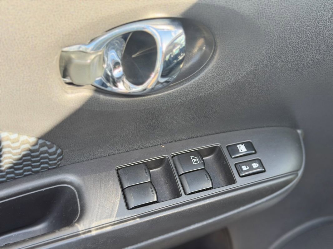 Used 2016 Nissan Versa Note SV FWD image 18