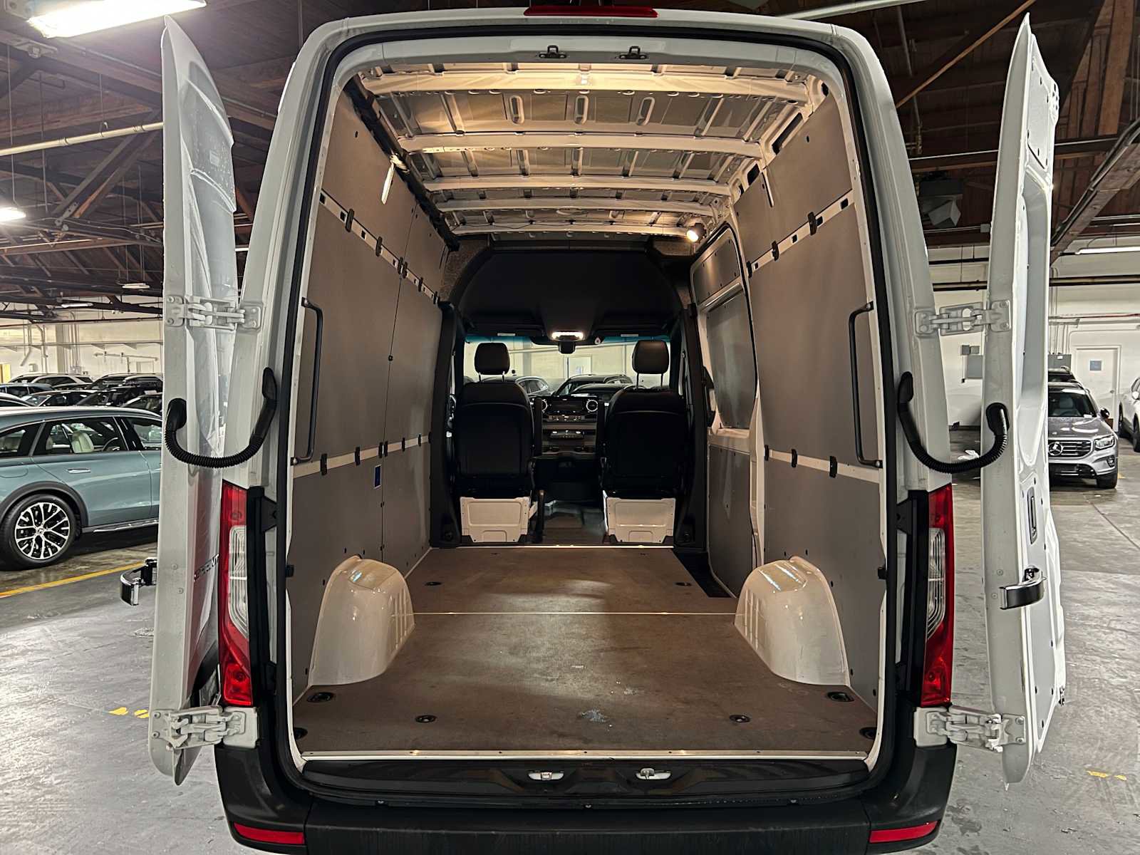 Used 2025 Mercedes-Benz Sprinter 2500 image 17