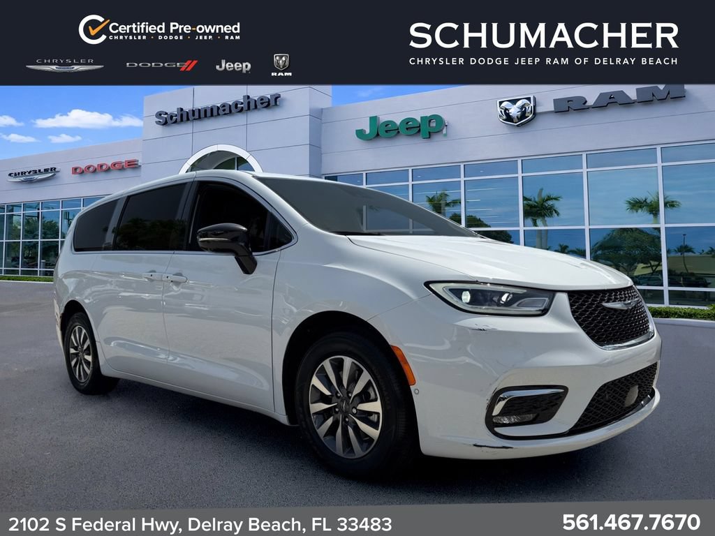 Used 2025 Chrysler Pacifica Select FWD image 1