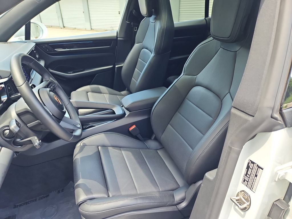 Certified 2025 Porsche Macan 4 Electric AWD/4WD image 5