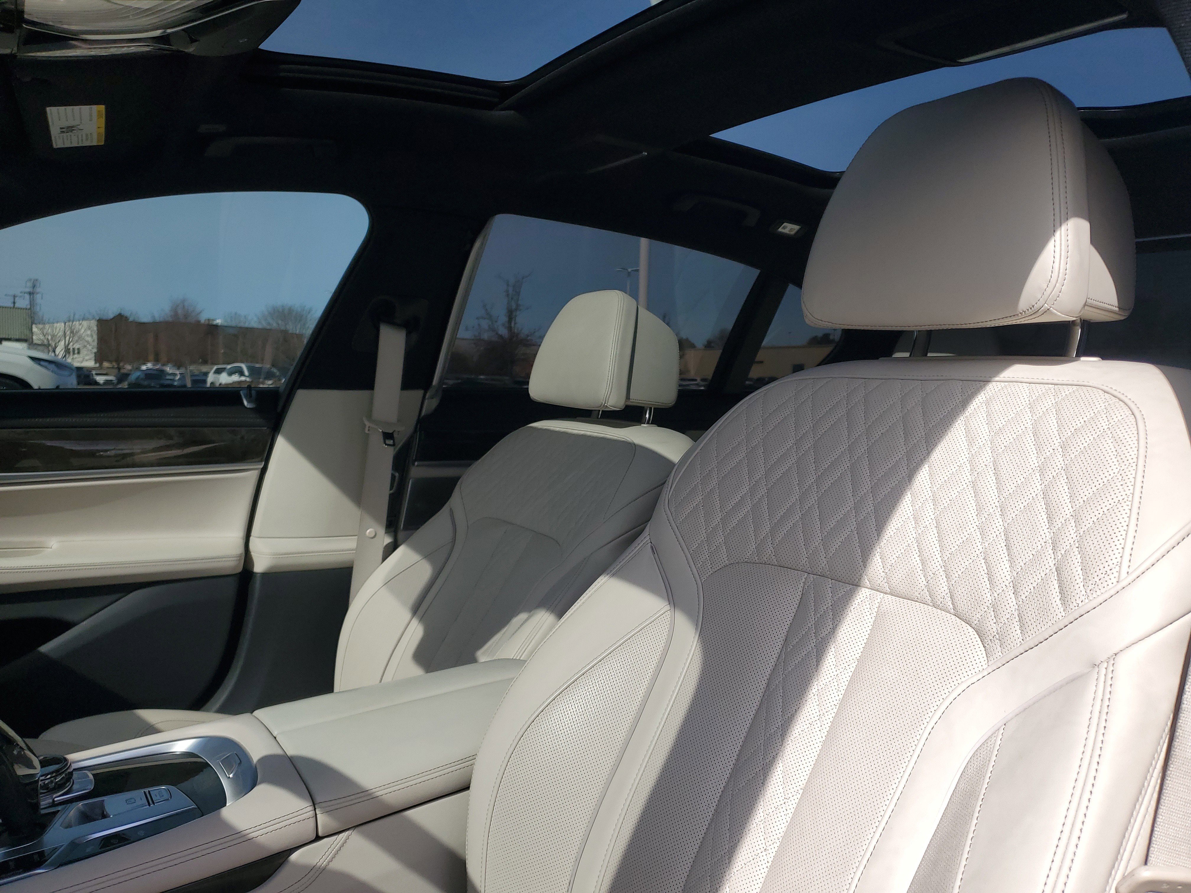 Used 2019 BMW 750i xDrive w/ Executive Package image 7