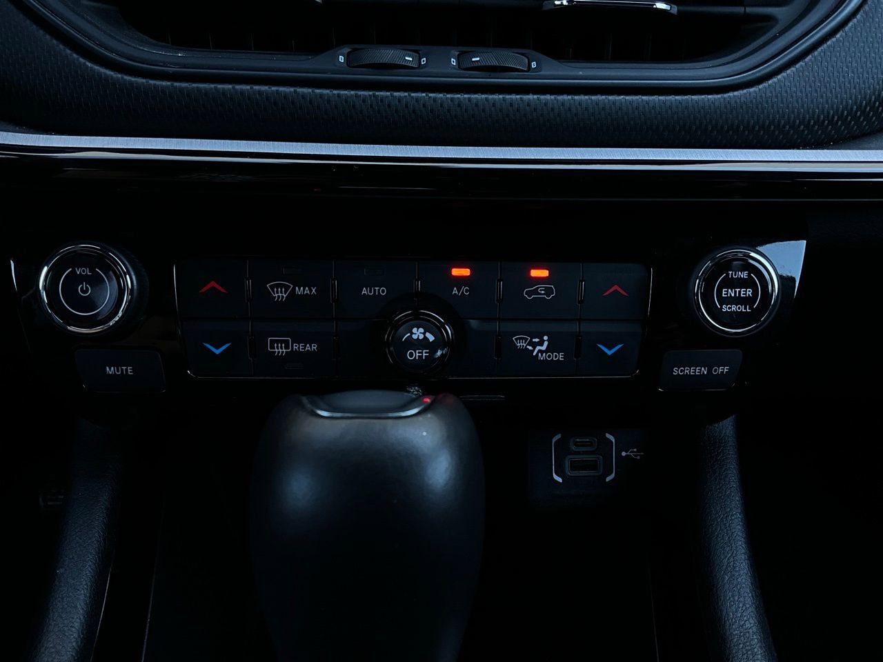 Used 2025 Jeep Compass Trailhawk image 27