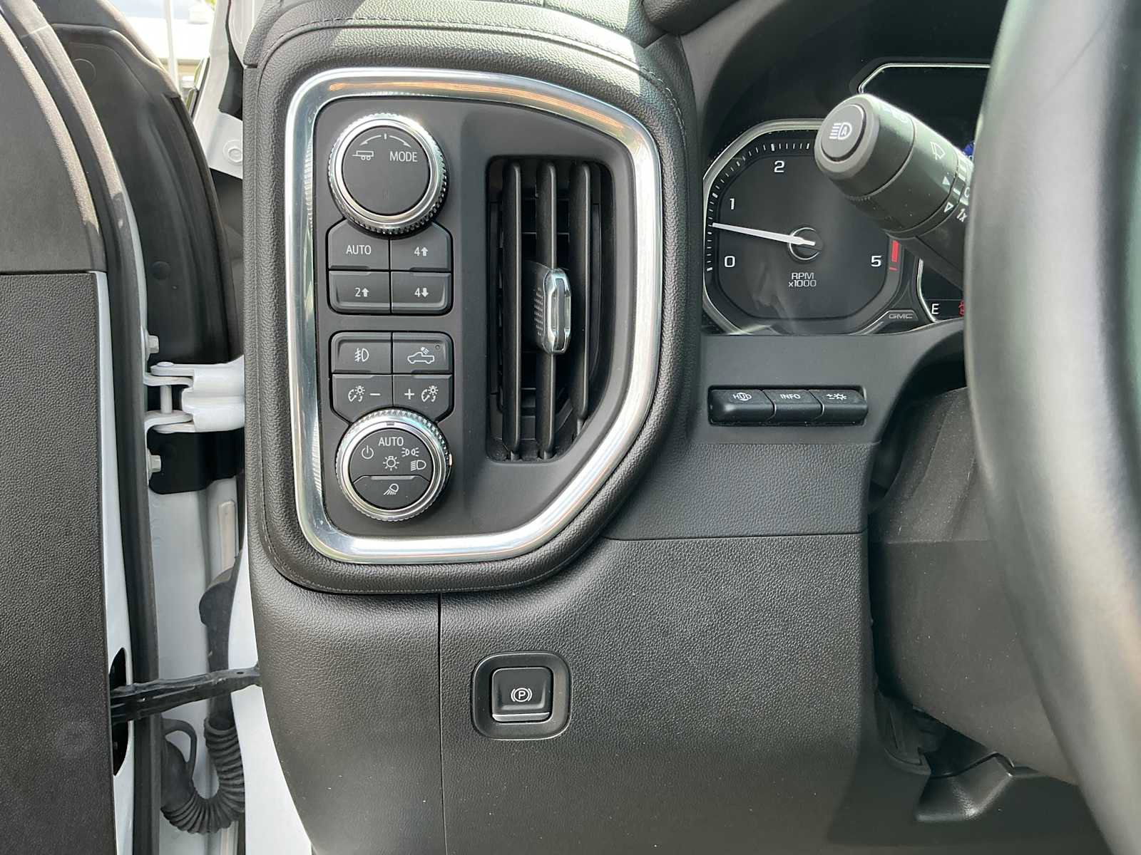 Used 2023 GMC Sierra 2500 Denali w/ Denali Ultimate Package AWD/4WD image 15