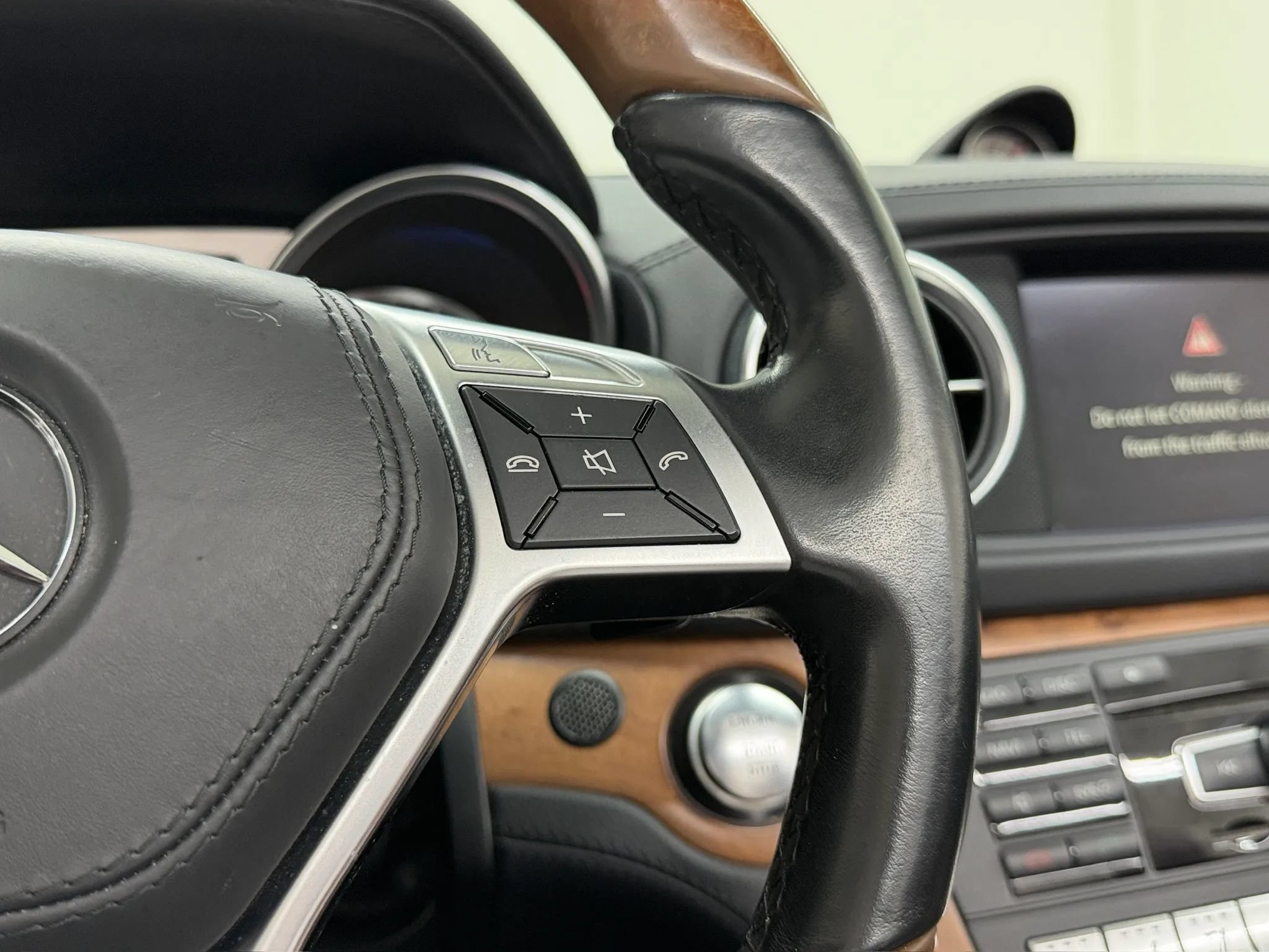 Used 2014 Mercedes-Benz SL 550 image 18