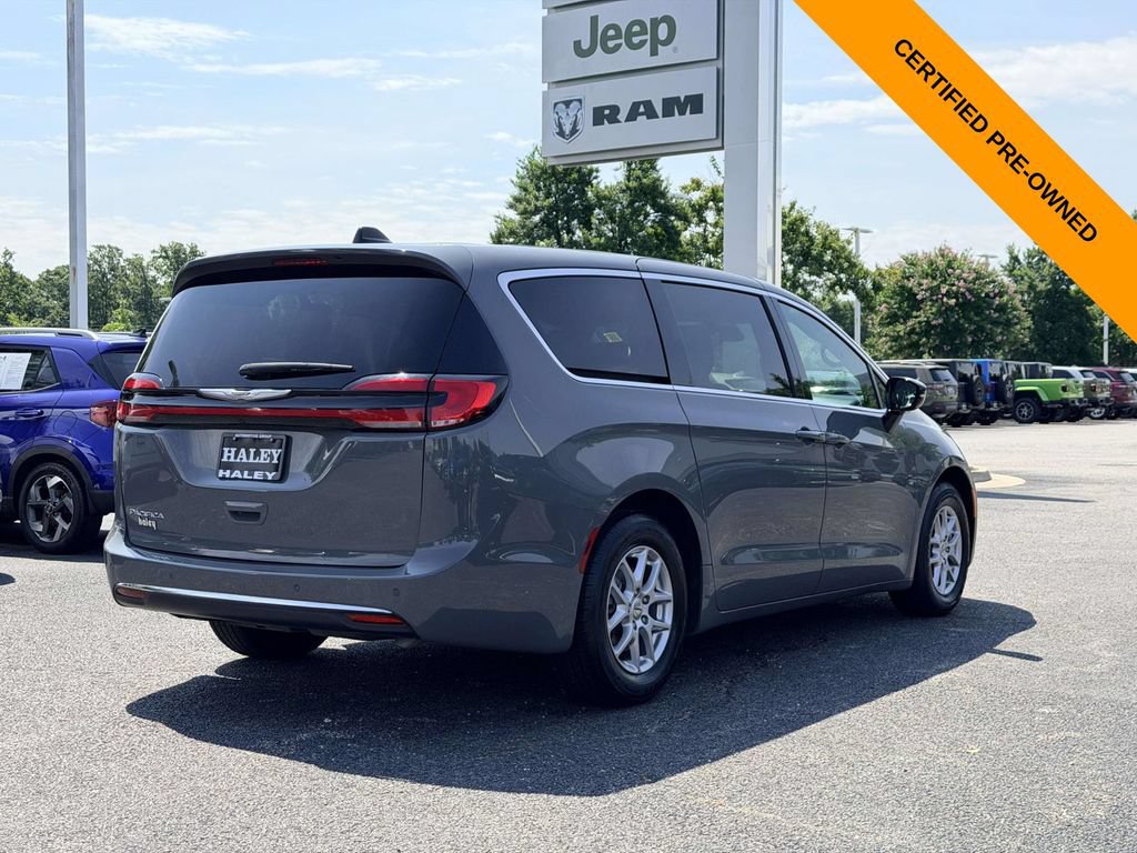 Certified 2025 Chrysler Pacifica Select FWD image 2