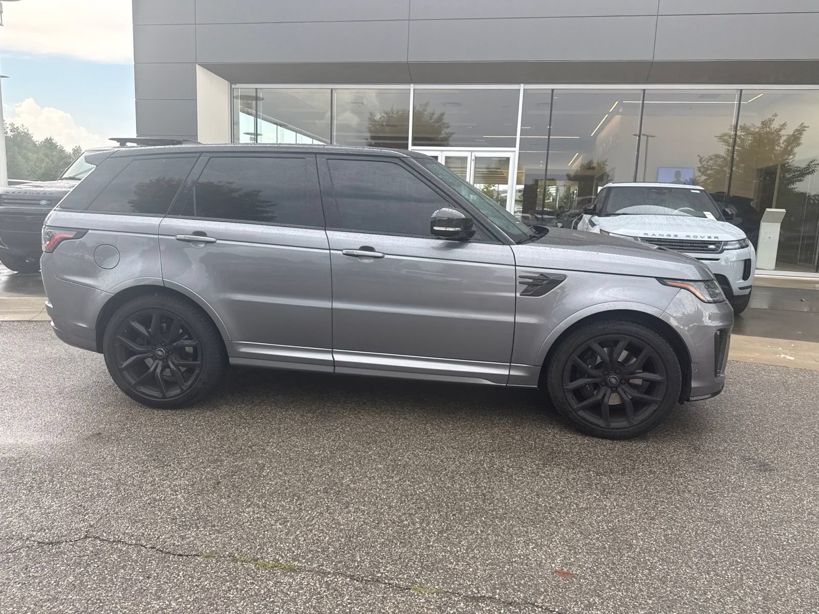 Used 2020 Land Rover Range Rover Sport SVR AWD/4WD image 4
