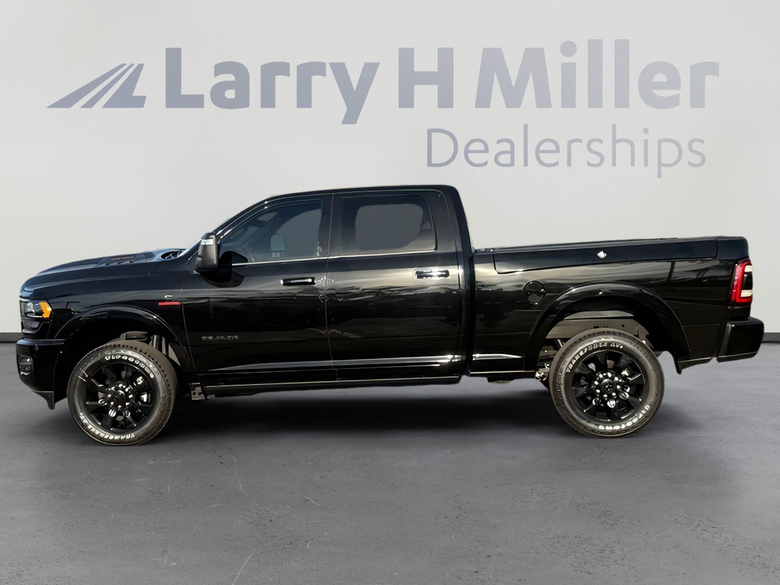Used 2024 RAM 2500 Limited AWD/4WD image 2