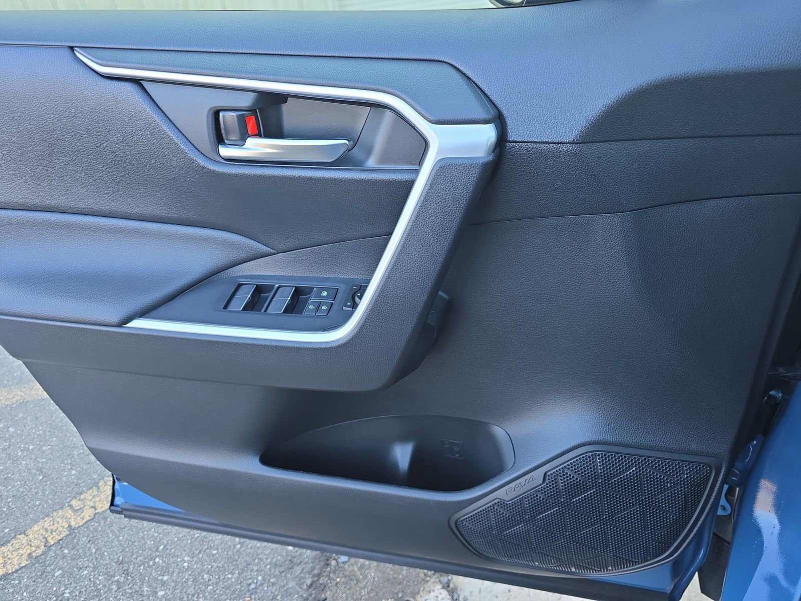 Used 2023 Toyota RAV4 SE image 34