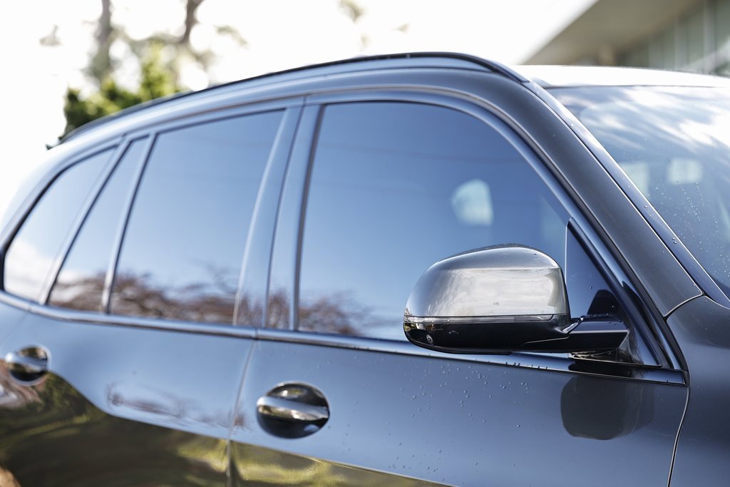 Used 2022 BMW X5 xDrive40i w/ M Sport Package image 3