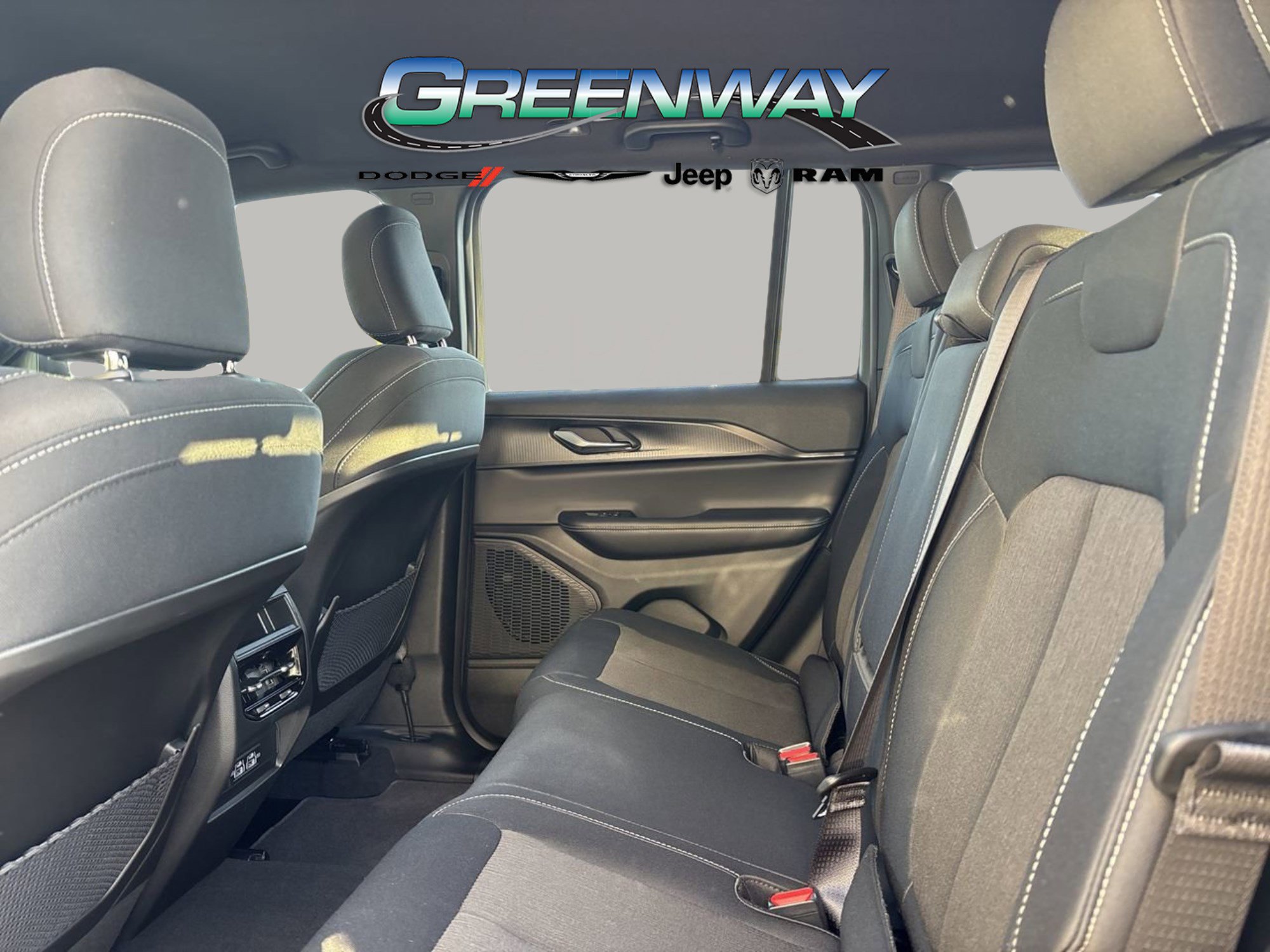 New 2025 Jeep Grand Cherokee Laredo image 15