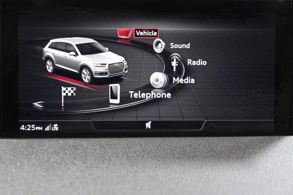 Used 2018 Audi Q7 3.0T Premium image 30