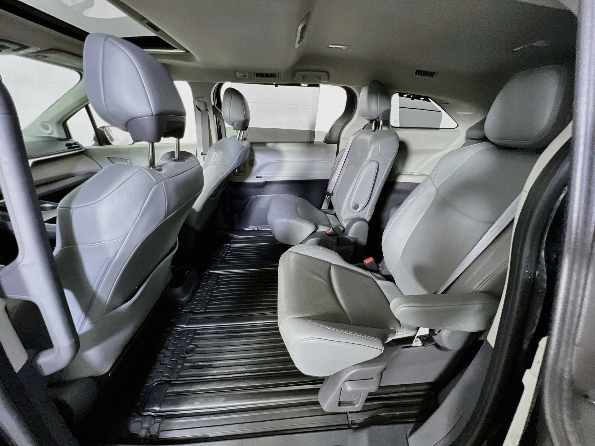 Used 2021 Toyota Sienna Limited AWD/4WD image 24