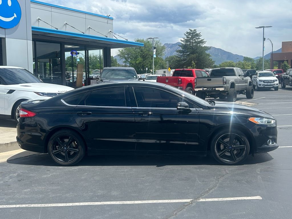 Used 2016 Ford Fusion SE FWD image 2