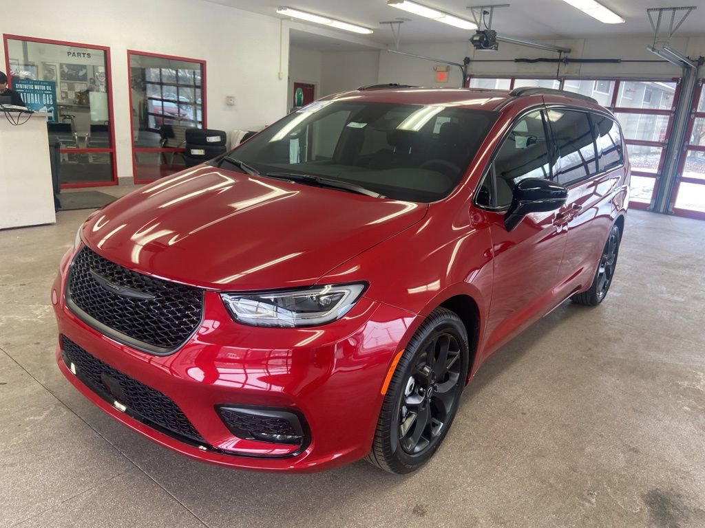 New 2026 Chrysler Pacifica Select w/ S Appearance Package image 3