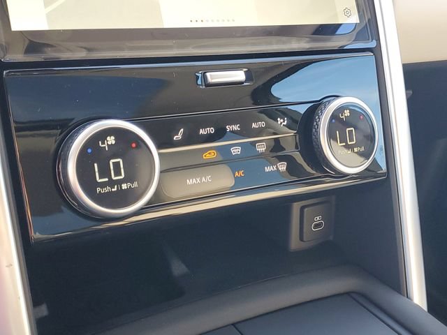 Certified 2025 Land Rover Discovery S AWD/4WD image 31