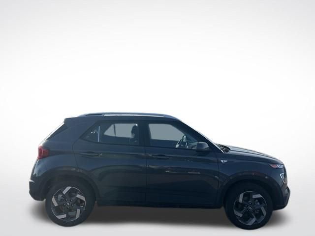 Used 2026 Hyundai Venue SEL image 5