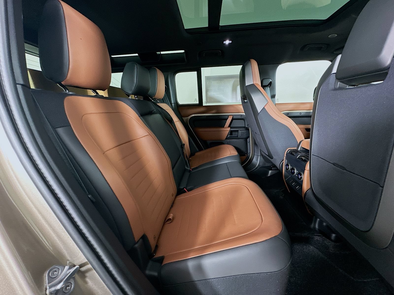 New 2026 Land Rover Defender 110 OCTA AWD/4WD image 42
