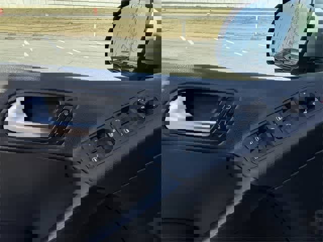 Used 2017 Volkswagen Tiguan S image 14