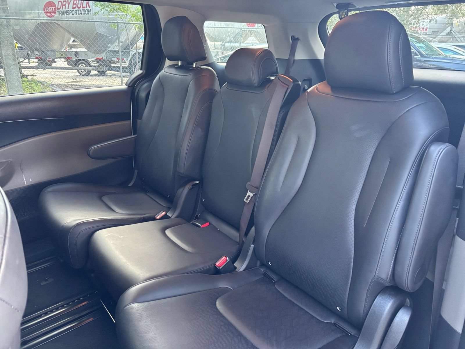 Used 2026 Kia Carnival FWD image 40