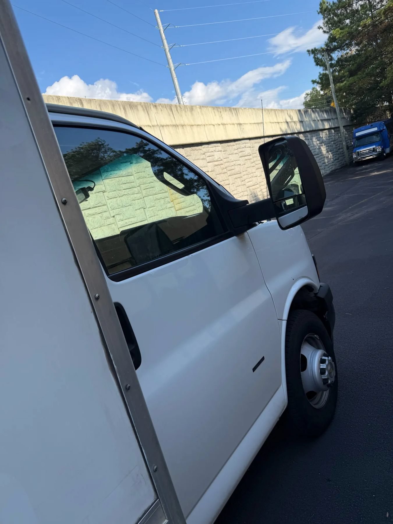 Used 2019 Chevrolet Express 3500 w/ Driver Convenience Package RWD image 20
