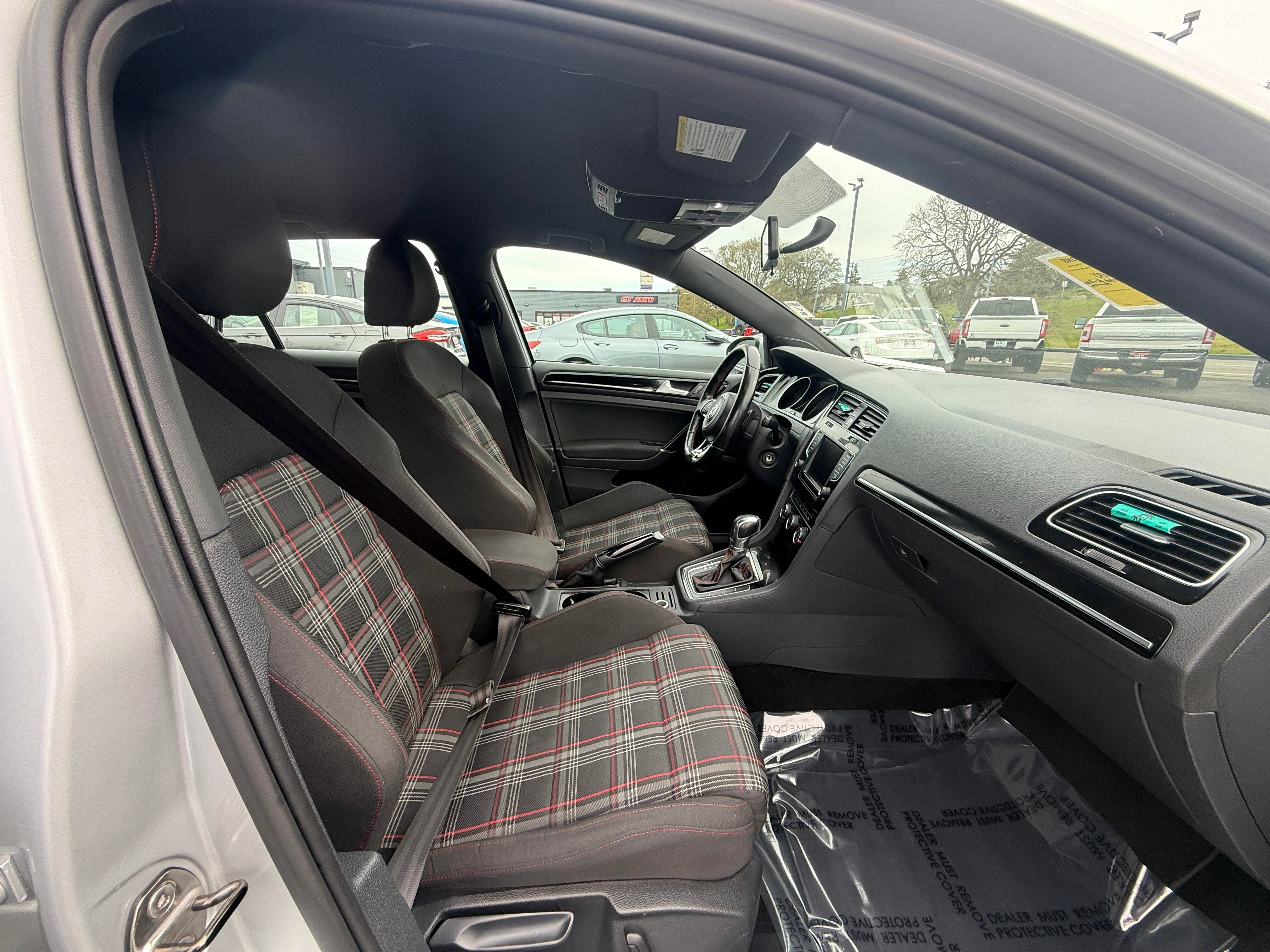 Used 2016 Volkswagen GTI SE FWD image 8