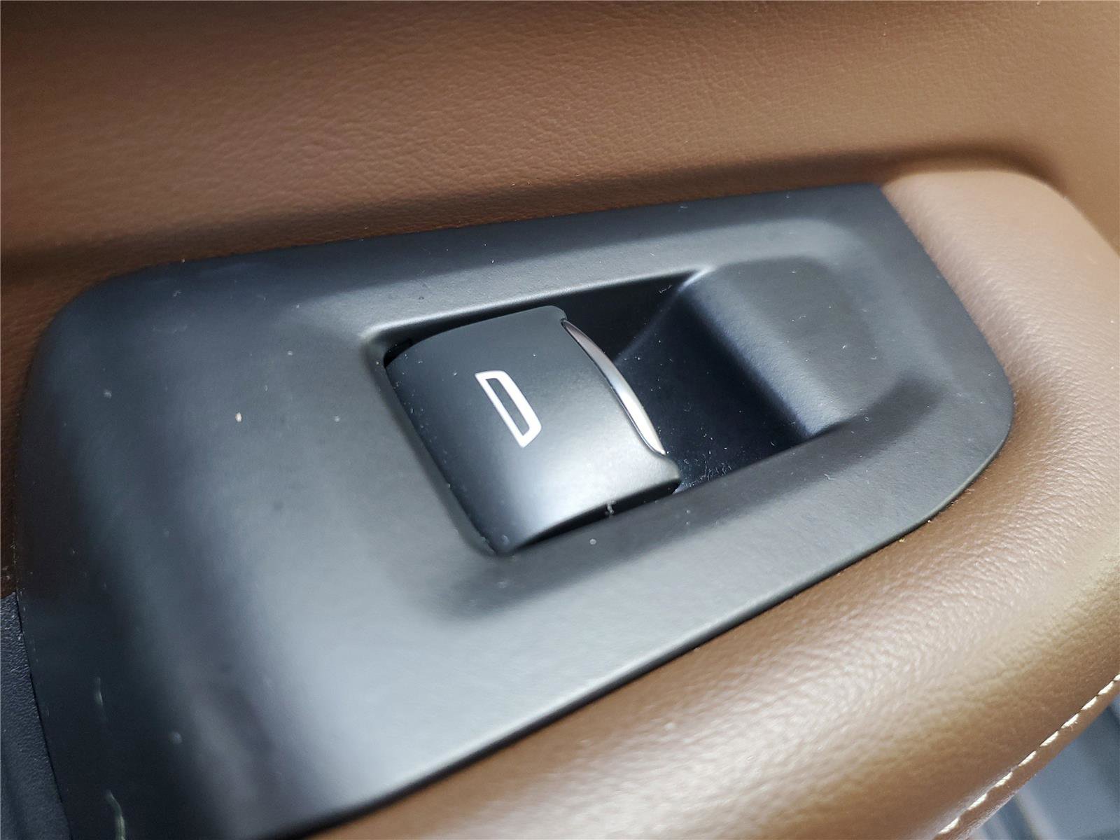 Used 2021 Chevrolet Tahoe High Country w/ Premium Package image 17