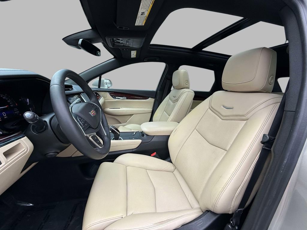 Used 2017 Cadillac XT5 Luxury w/ Driver Awareness Package image 2