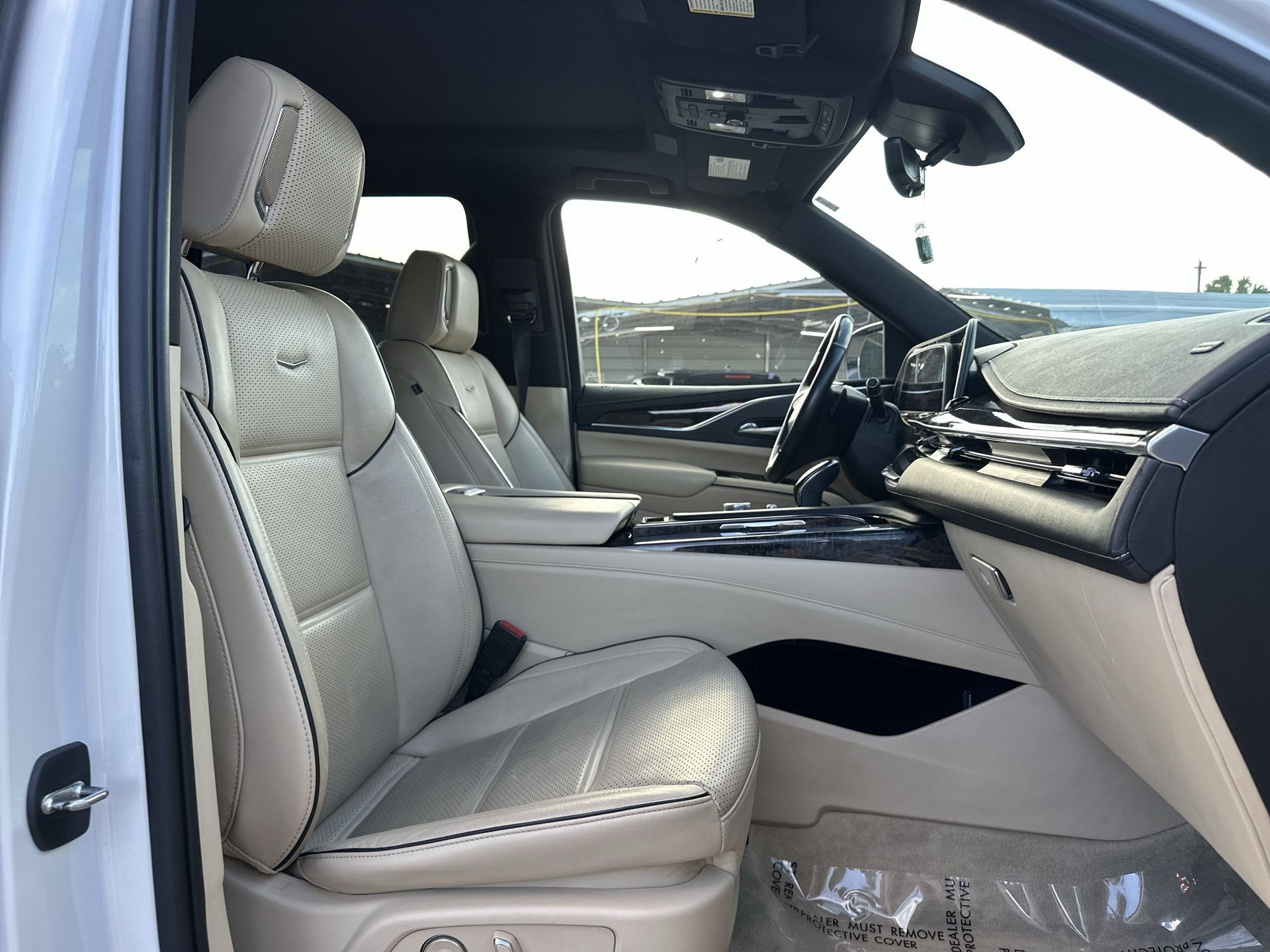 Used 2021 Cadillac Escalade Premium Luxury w/ Performance Package AWD/4WD image 25