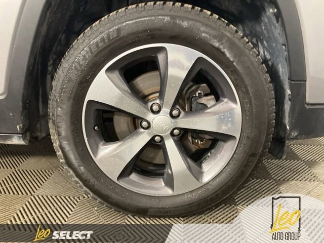 Used 2019 Jeep Cherokee Limited AWD/4WD image 24