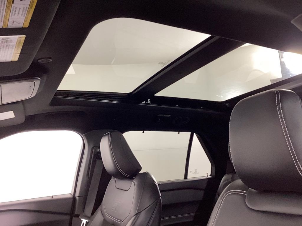 Used 2024 Ford Explorer ST image 32