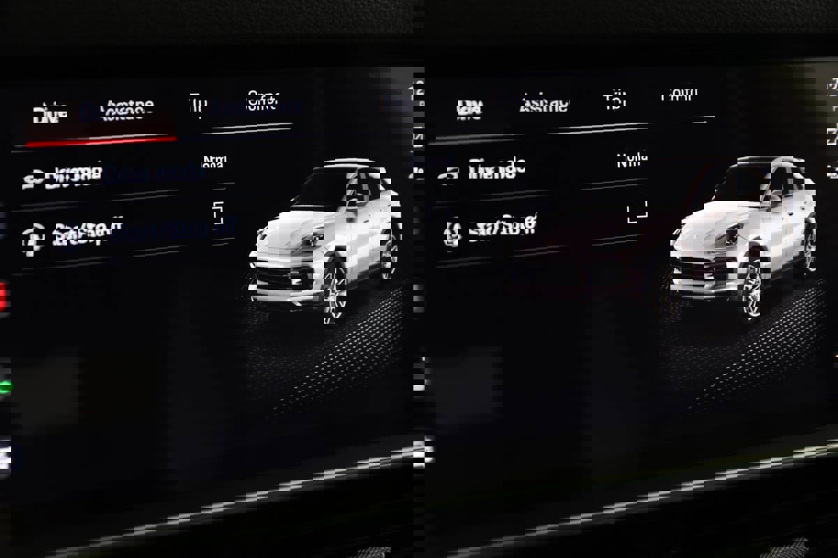 Used 2023 Porsche Cayenne Coupe image 63