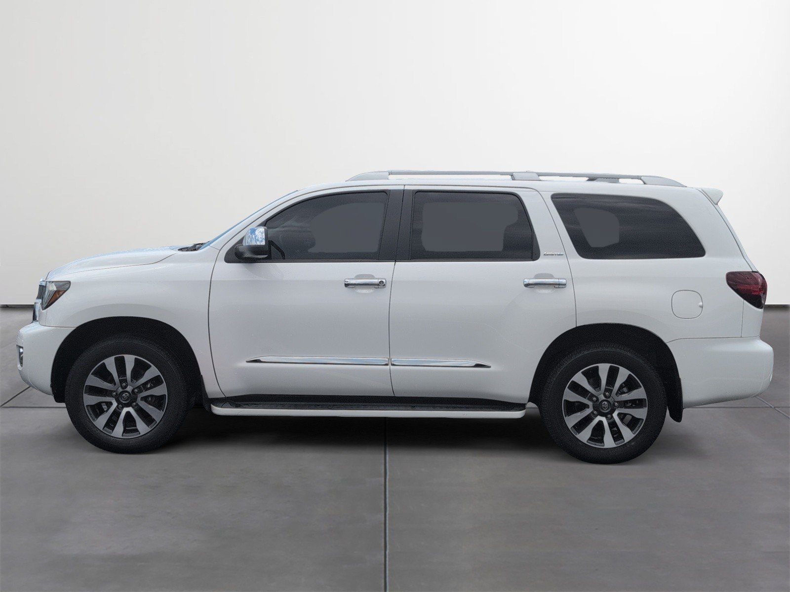 Used 2019 Toyota Sequoia Limited w/ Safety & Convenience Package RWD image 3
