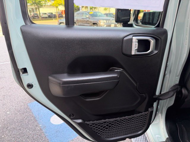 Used 2024 Jeep Wrangler Unlimited w/ Convenience Group AWD/4WD image 12