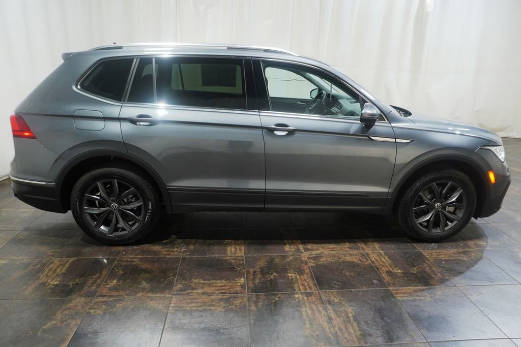 Certified 2023 Volkswagen Tiguan SE w/ Panoramic Sunroof Package image 3