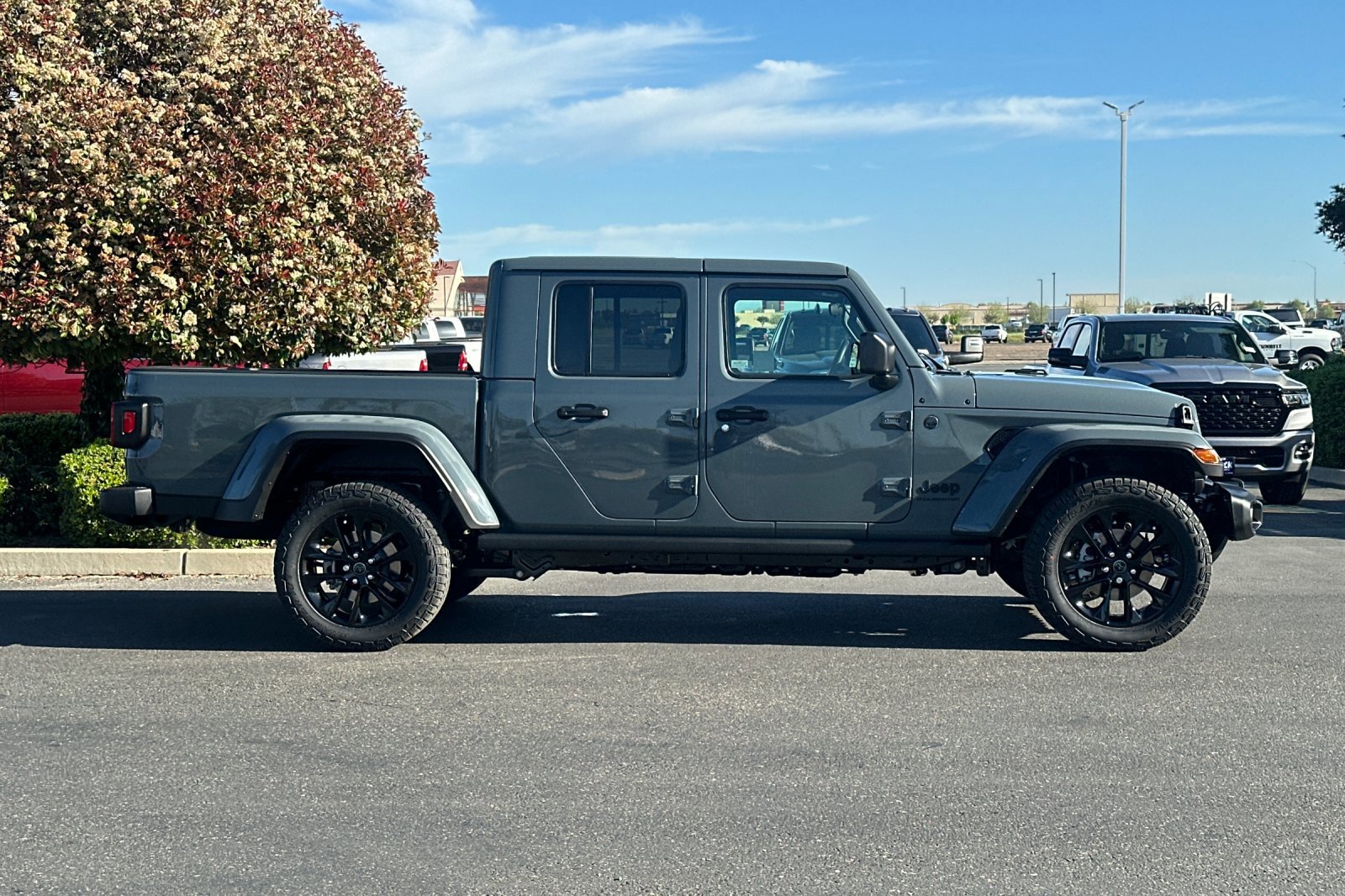 New 2025 Jeep Gladiator Nighthawk image 3