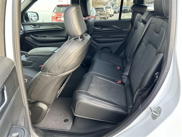 New 2025 Jeep Grand Cherokee Laredo image 5