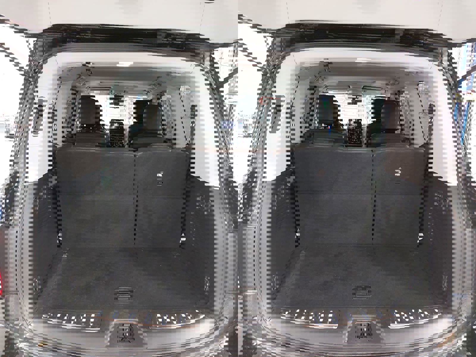 Used 2021 Nissan Armada Platinum w/ Captain's Chairs Package image 14