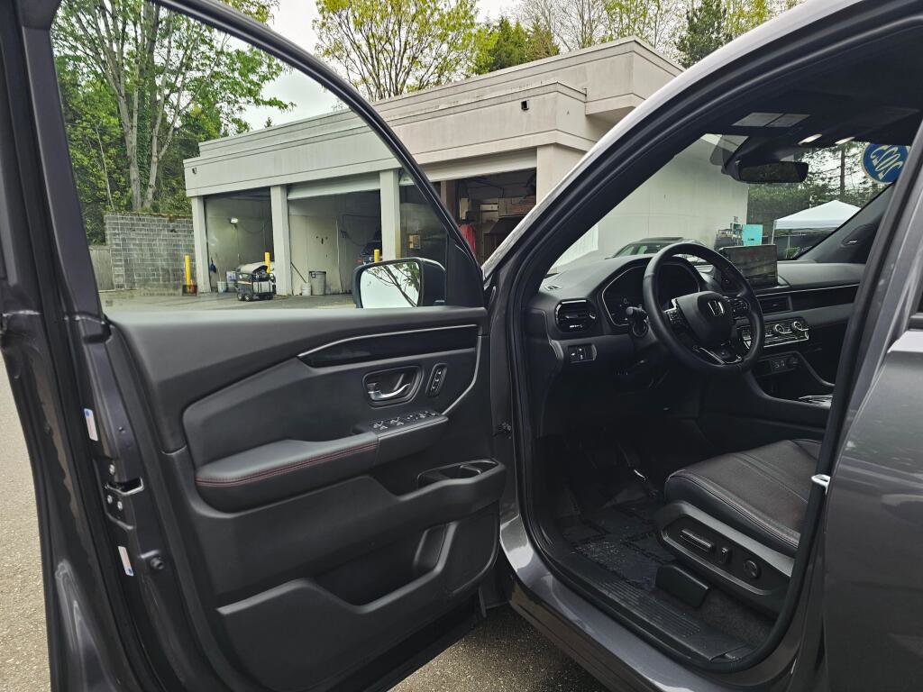 Used 2025 Honda Pilot Black Edition image 20