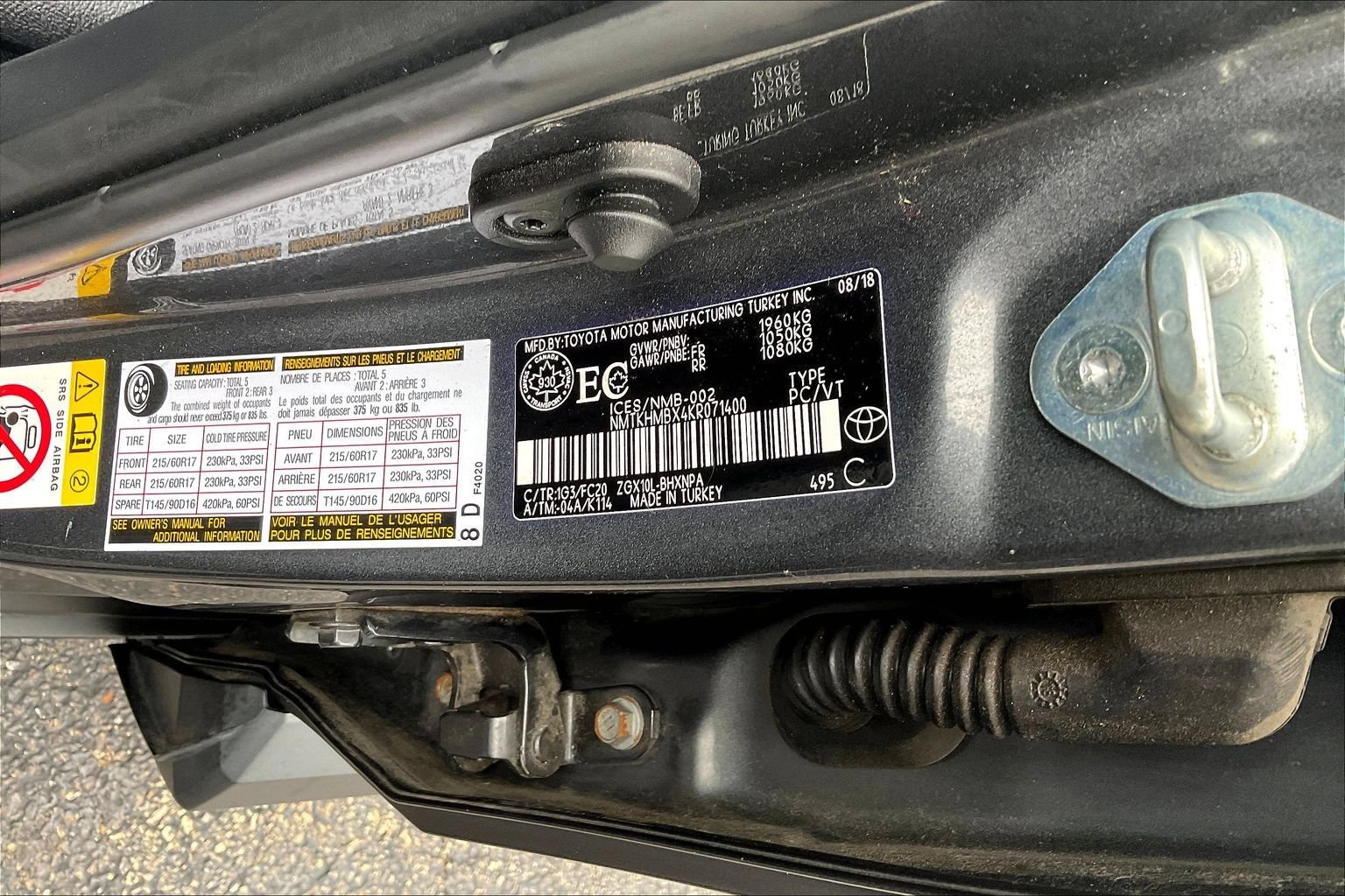 Used 2019 Toyota C-HR LE FWD image 18