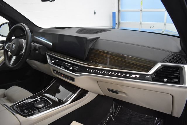 Used 2024 BMW X7 xDrive40i w/ M Sport Package AWD/4WD image 18