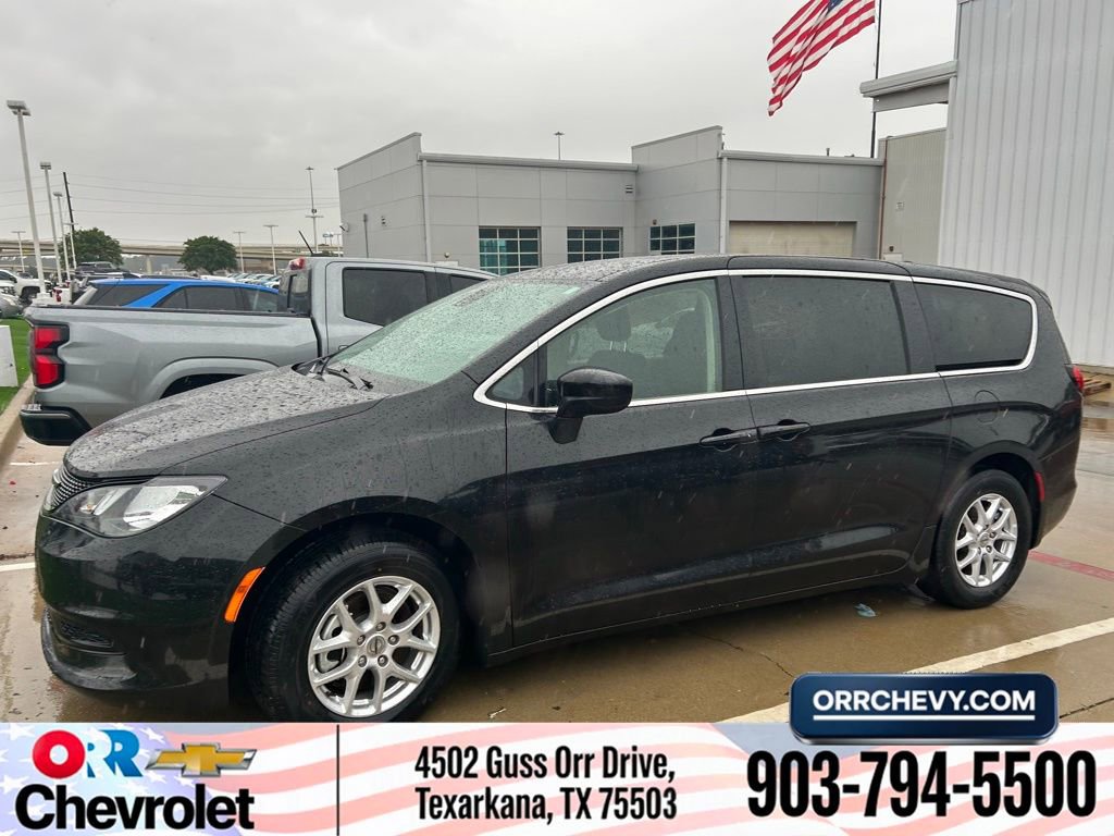 Used 2023 Chrysler Voyager LX FWD image 1