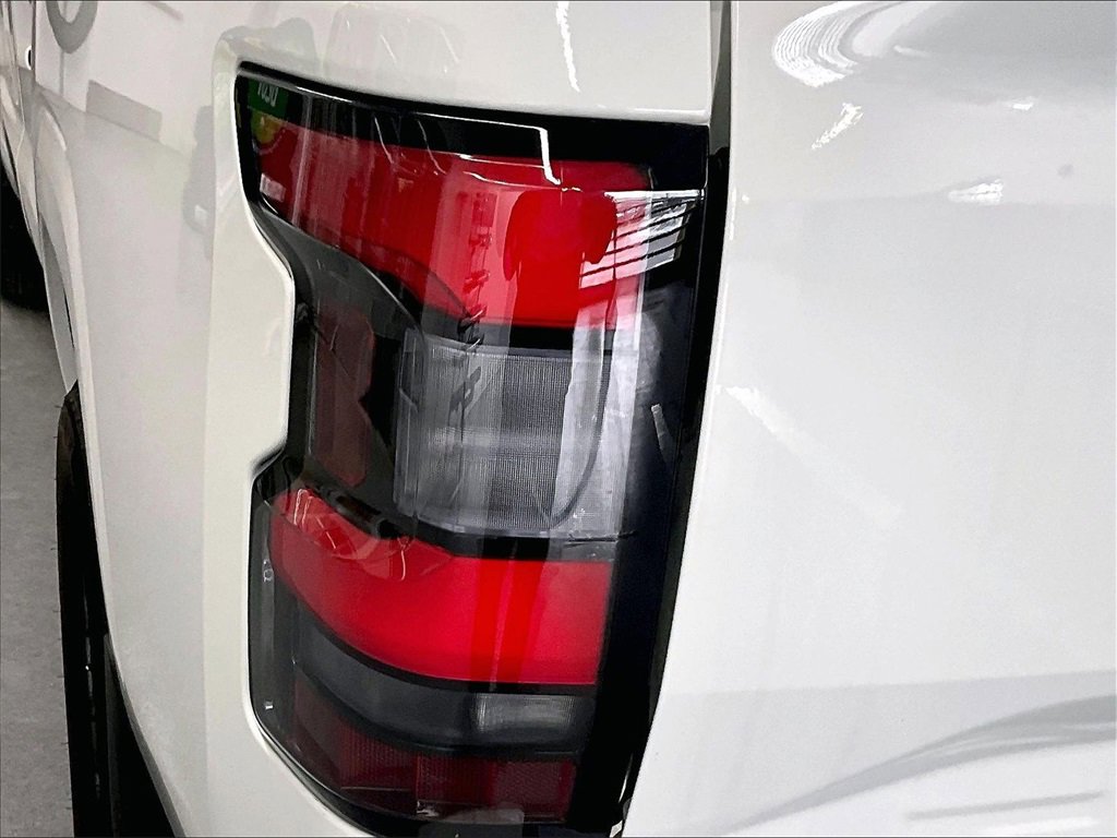 Used 2025 Nissan Frontier SV image 32