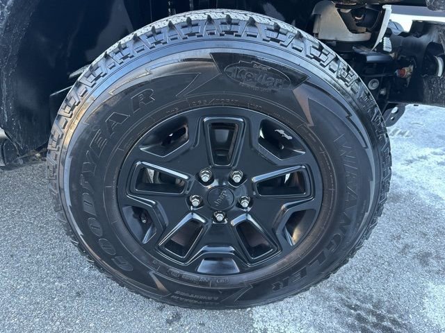 Used 2013 Jeep Wrangler Sahara AWD/4WD image 25